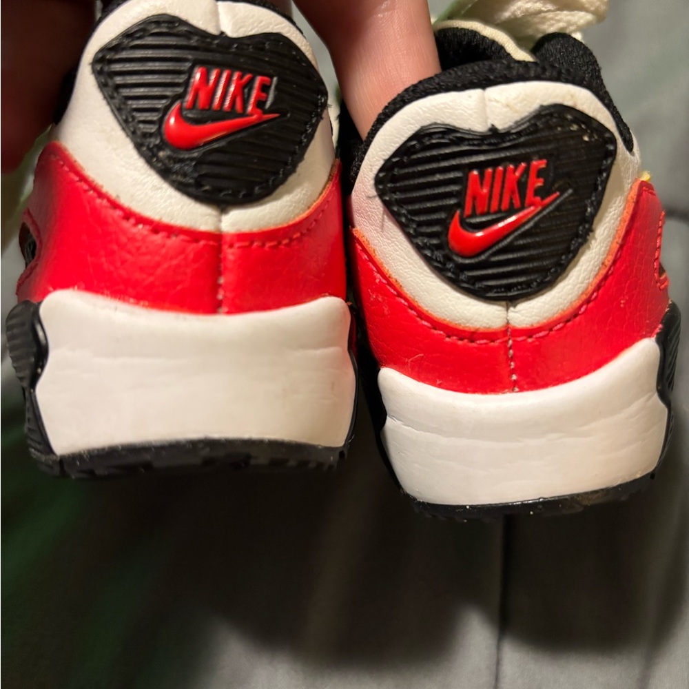 NIKE Infant Black and Red AirMax Sneakers Size 4C - Picture 4 of 6